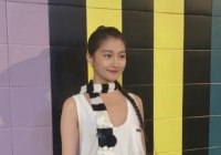 关晓彤看秀造型遭网友吐槽：太土！