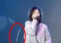 郁可唯演唱时遭扔荧光棒 愣了几秒钟才调整好状态