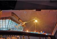 西藏航空风挡裂纹备降贵阳 又现一位中国机长? 西藏航空风挡裂纹备降贵阳 又现一位中国机长?