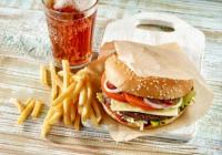 汉堡薯条10年不腐 源于2009年冰岛麦当劳的关闭 汉堡薯条10年不腐 源于2009年冰岛麦当劳的关闭