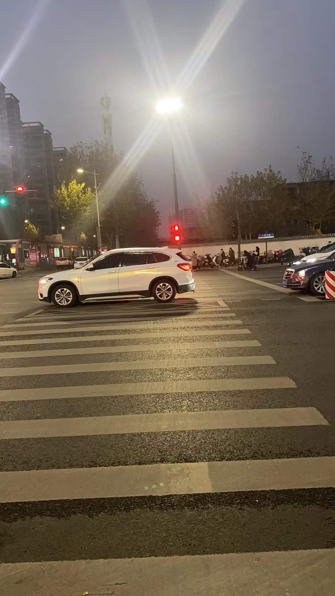 动用无人机巡查！杭州高速交警开展针对开车玩手机专项整治行动