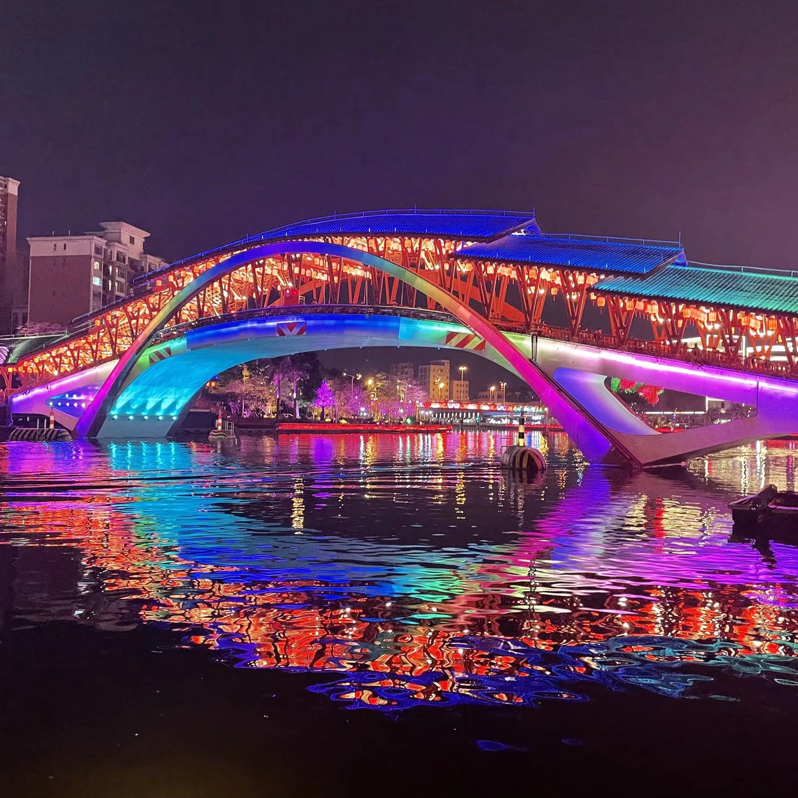 第二届中国三江渔火节在建德市三都镇三都渔村的江面上开启
