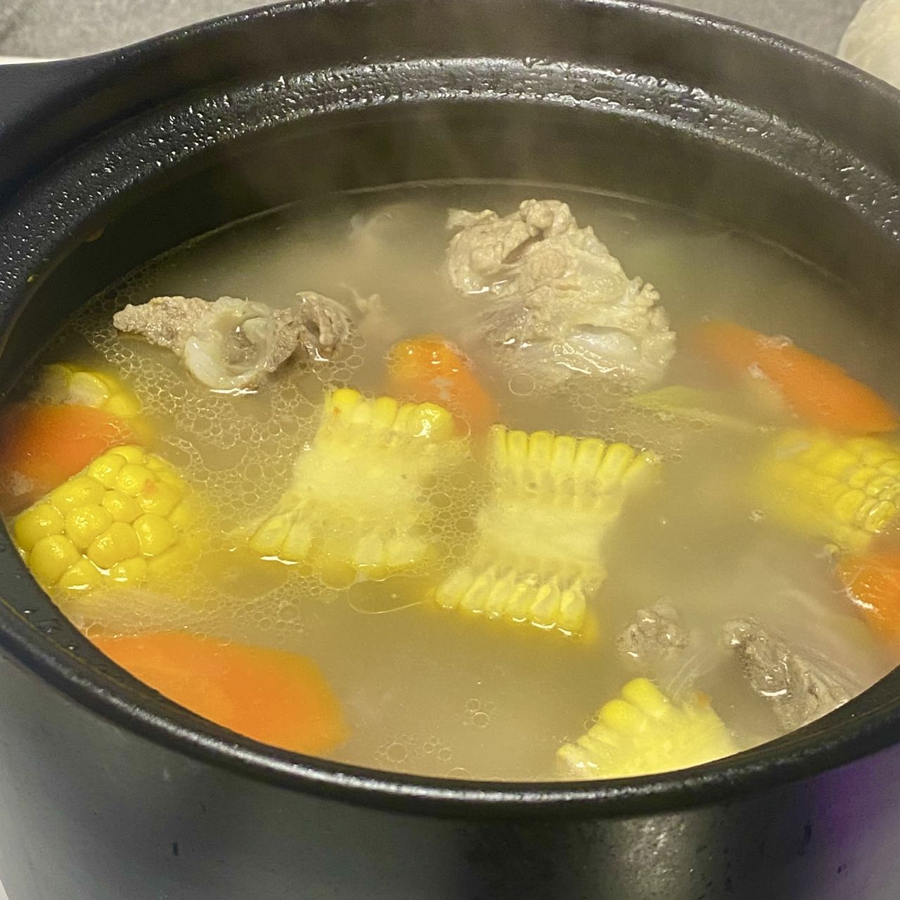 煲汤用什么锅更好？炖汤用砂锅好还是陶瓷好？